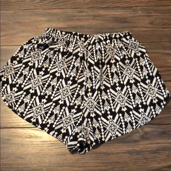 Ambiance Apparel! patterned shorts - Picture 3 of 4